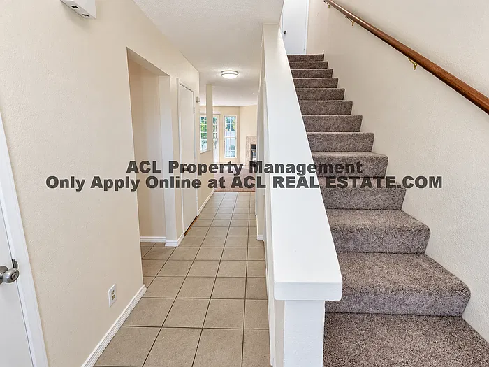 2 bed, 2.0 bath, 1070 sqft, $2,595 — Photo 2