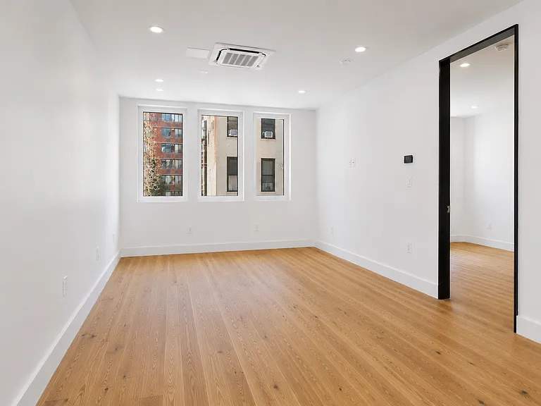 231 W 20th St #2 — Photo 2