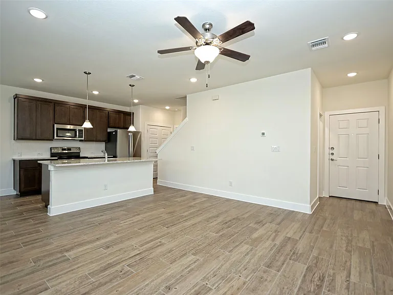 415 Parkline Dr — Photo 3
