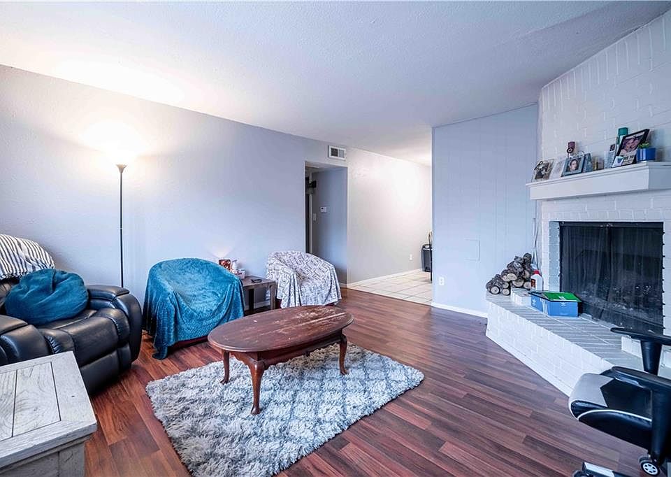 1st image of 401 12th Ave #223