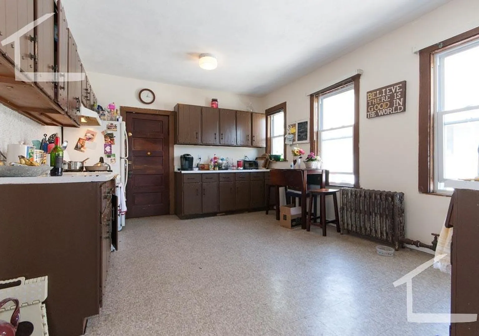 Huge 4 bed in Oak Square — Photo 2