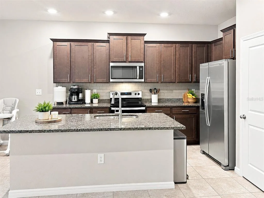 3 bed, 2.5 bath, 1623 sqft, $2,400 — Photo 4