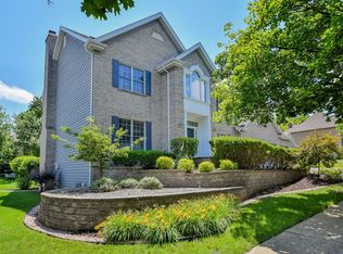 39W201 Pauley Sq, Geneva, IL 60134