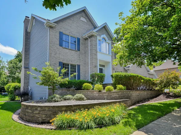 39W201 Pauley Sq, Geneva, IL 60134