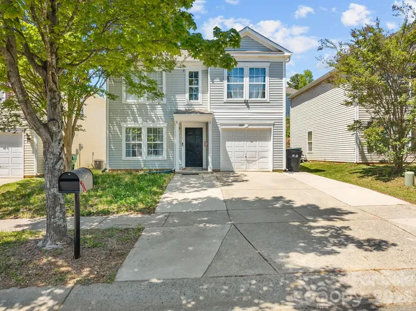 2621 Stream Bank Dr, Charlotte, NC 28269