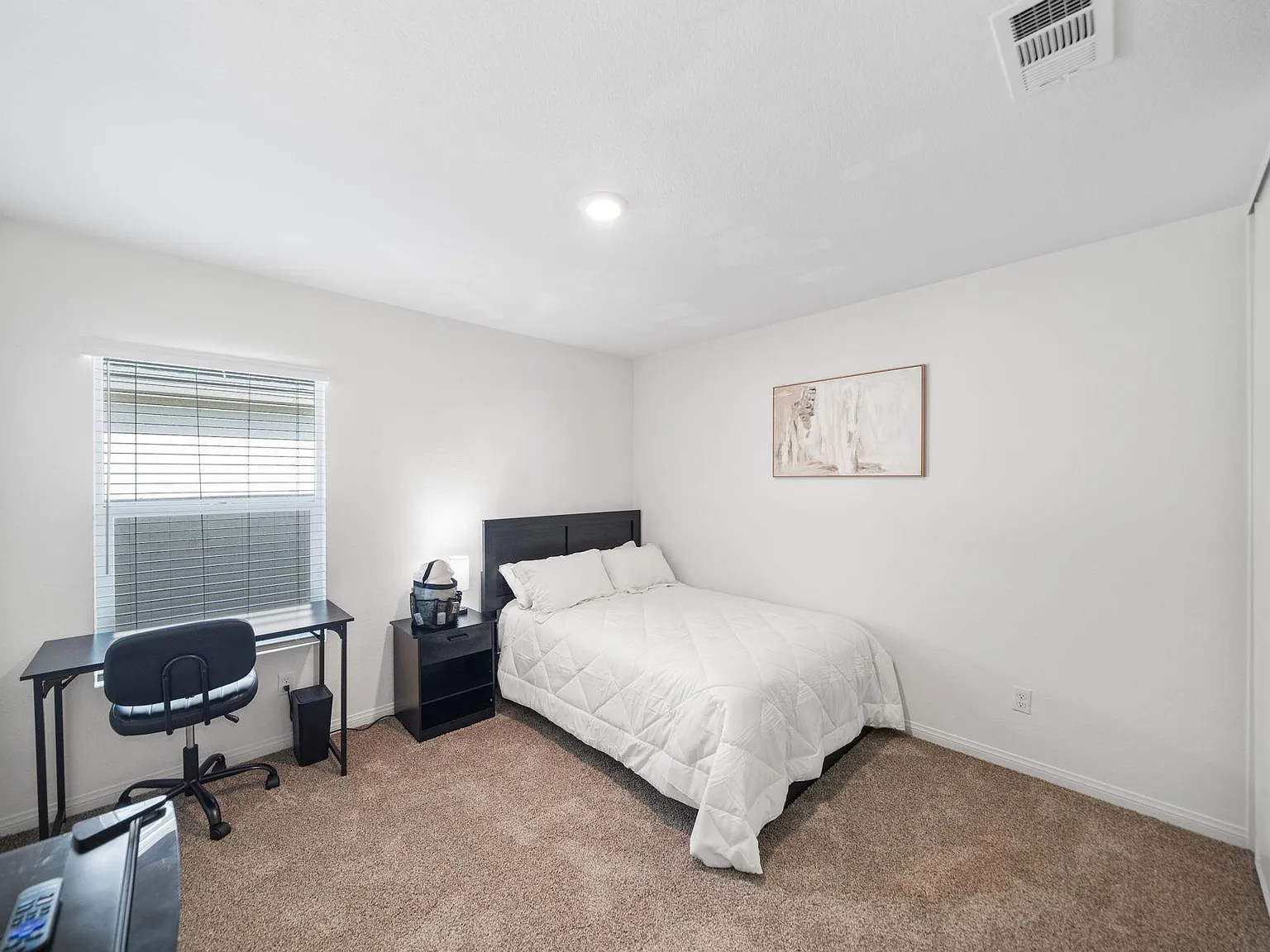 4 bed, 3.0 bath, 1853 sqft, $1,295 — Photo 2