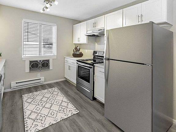 2nd image of 400 Bruce St #73