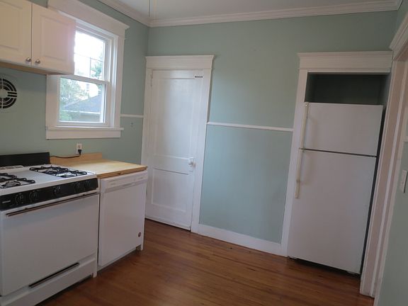 Gas stove, new dishwasher