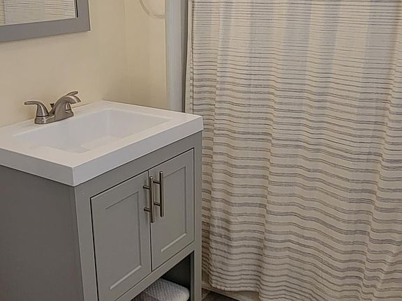 4th image of 2763 Minot Ave #1