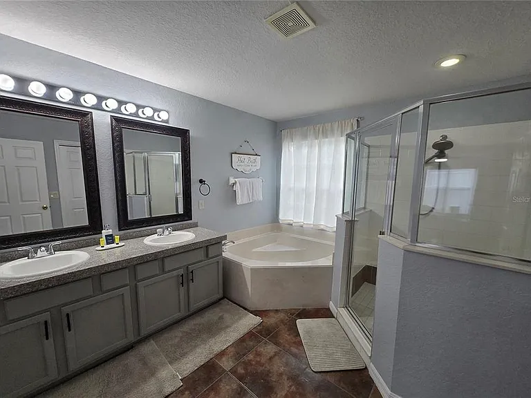 930 Oxford Dr — Photo 26