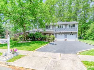 6 Apple Manor Ln, East Brunswick, NJ 08816