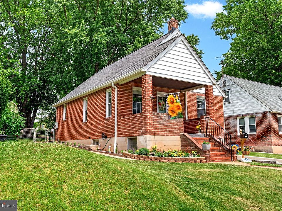 1st image of 104 W Elm Ave