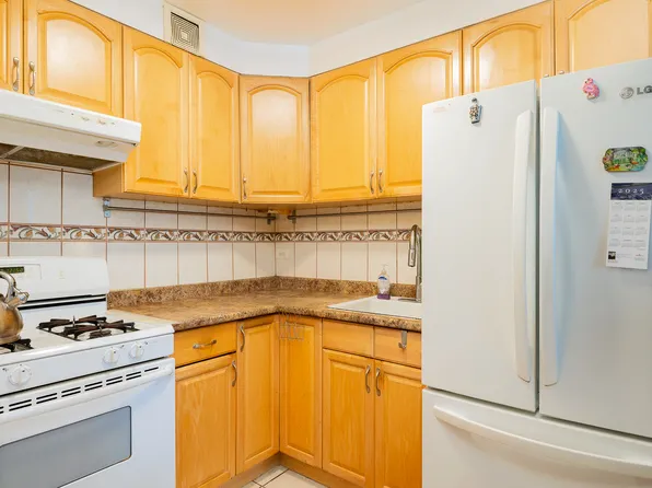 495 East 7th Street image 6 of 14