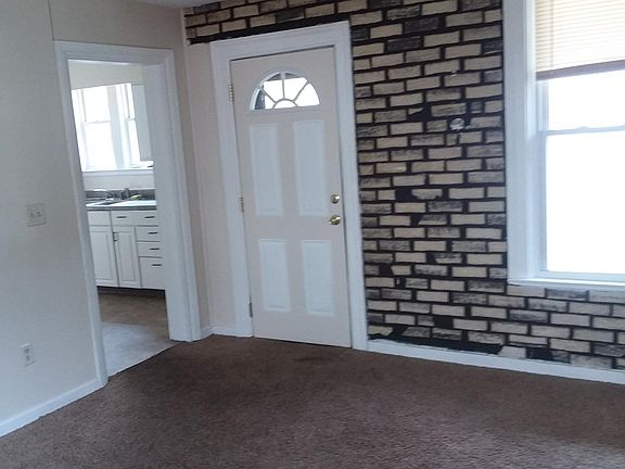 3rd image of 28 Caledonia St NE