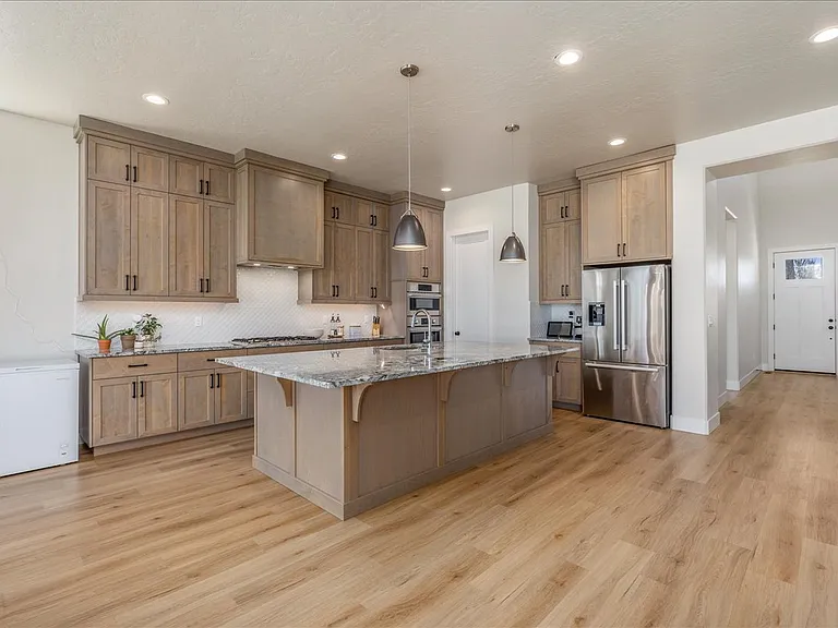 5562 S Zaivcla Ave — Photo 3