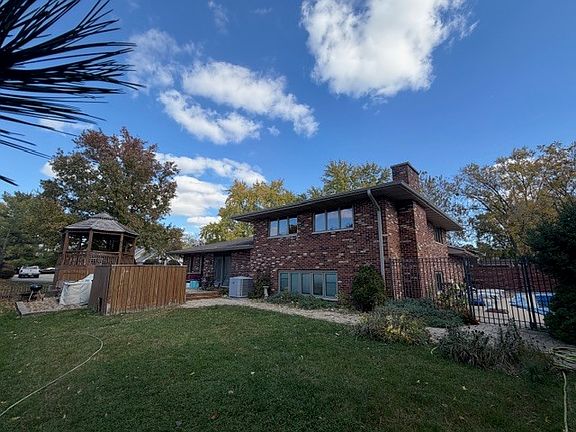 5th image of 619 Fairlane Dr