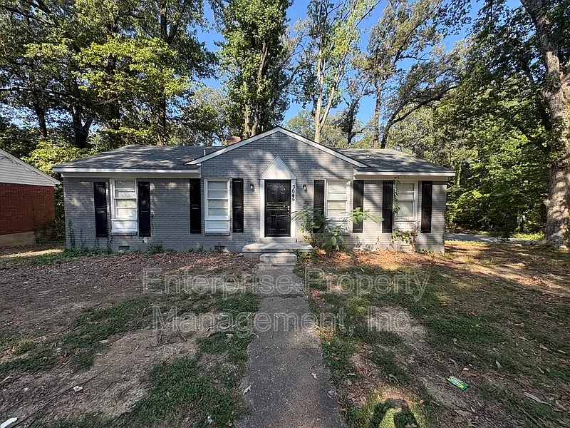 3 bed, 2.0 bath, 1069 sqft, $1,295 — Photo 1