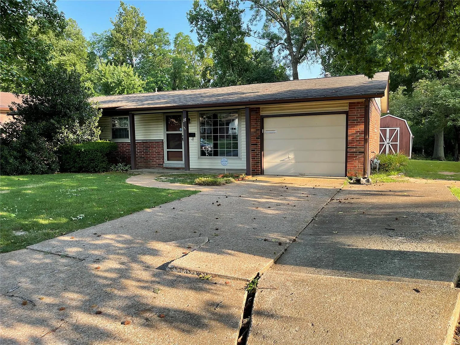 28 Briarwood Dr photo 1