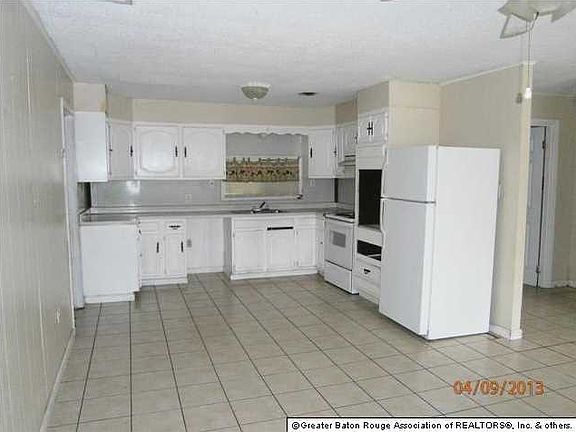 2nd image of 410 Pine St