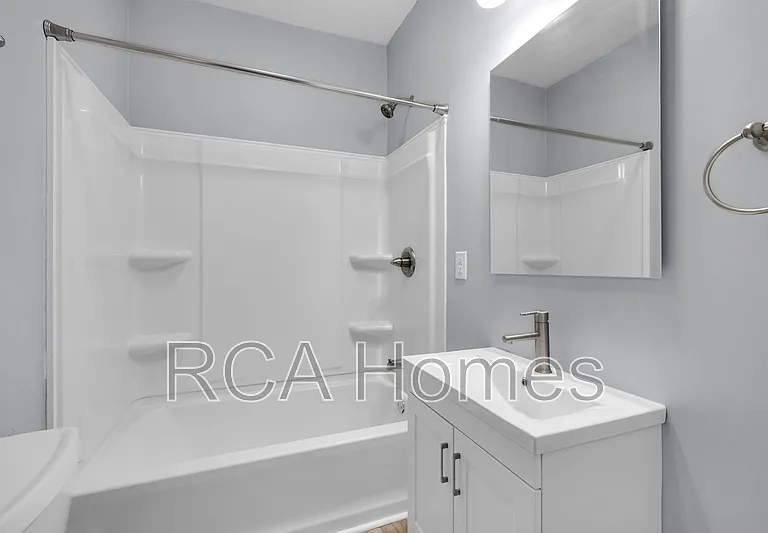 1113 N Oxford St — Photo 6