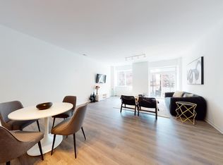 2555 S Wabash Ave #402, Chicago, IL 60616