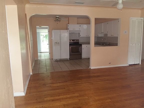 4th image of 3850 45th Ave N
