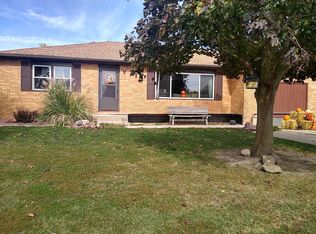 305 E 11th St, Delavan, IL 61734