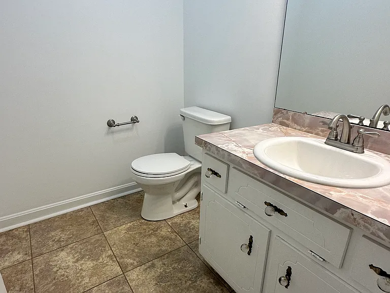 2500 S College Hills Dr — Photo 7