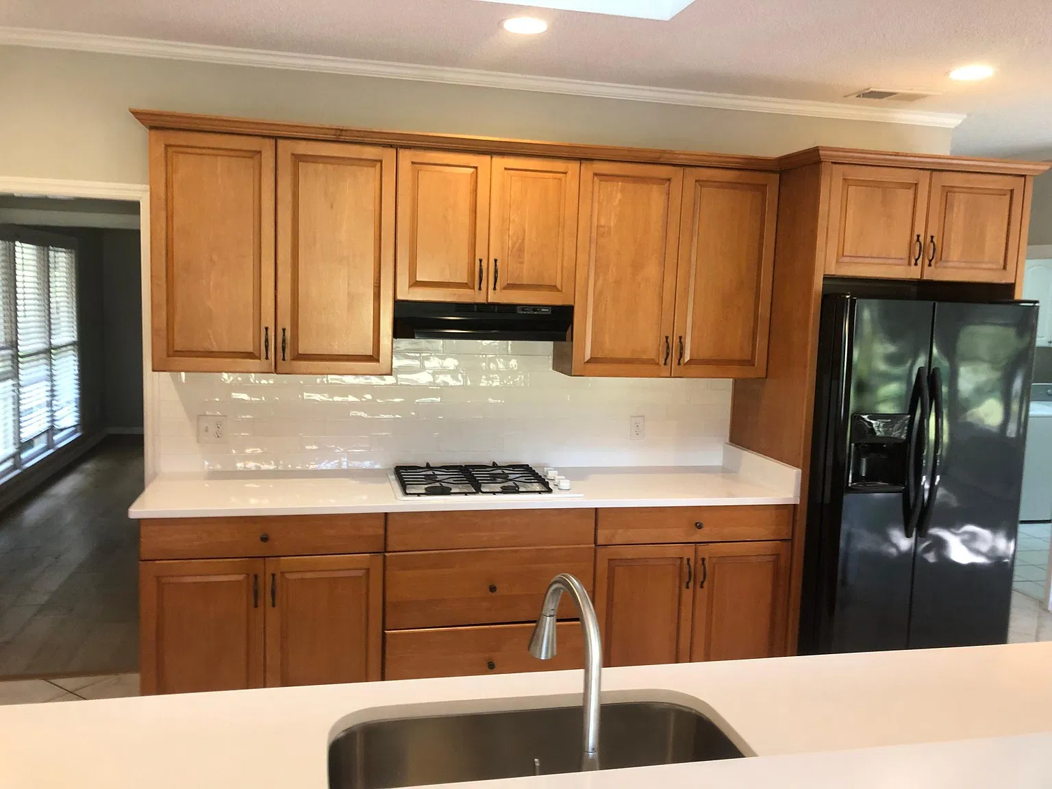 3 bed, 2736 sqft, $3,900 — Photo 3