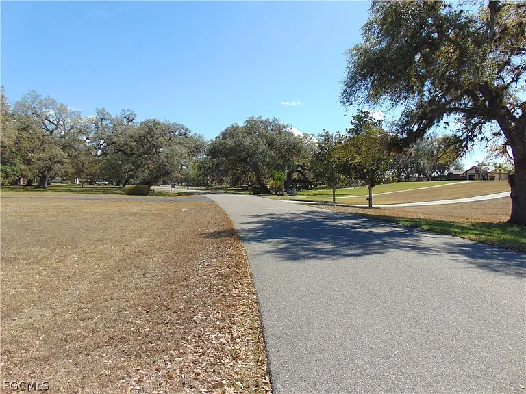 1092 Riverbend Dr — Photo 32