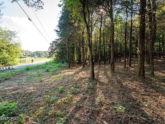 3rd image of 330 Valley Dr
