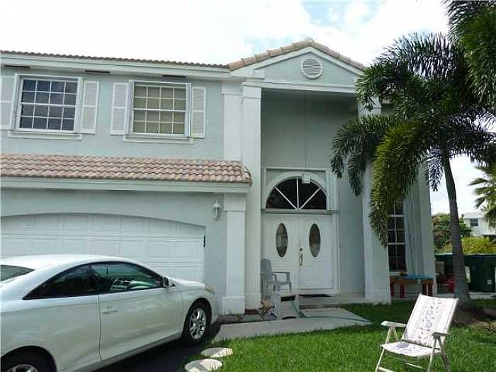 1st image of 561 Lowell Ln