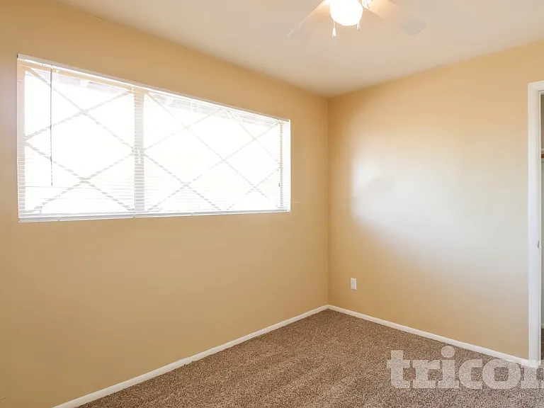 5017 W Sierra Vista Dr — Photo 11