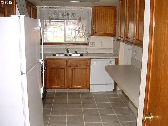 3rd image of 2801 NE 82nd Cir