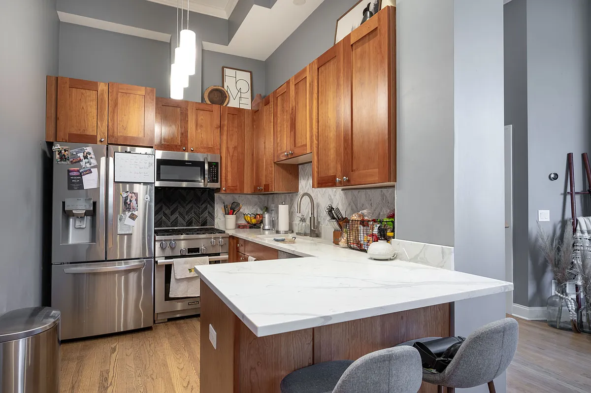 Building Photo - 4662 N Winthrop Ave #3N
