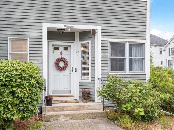 42 Farmland Rd #D, Lowell, MA 01850