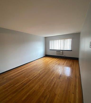2nd image of 1733 N Cambridge Ave APT 305