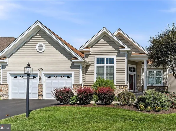 618 Regency Hills Dr, Collegeville, PA 19426