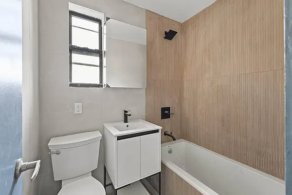 Rented by PREMIUM US INC | media 5