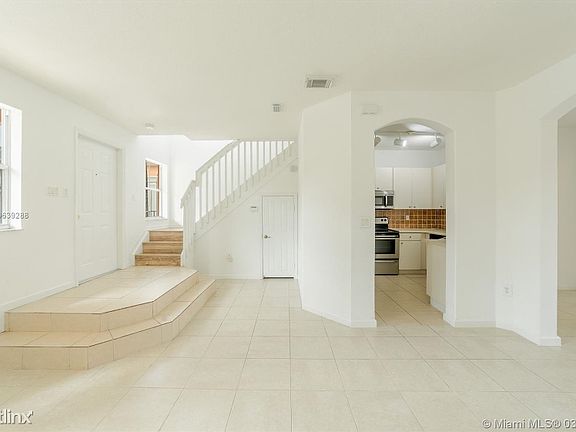 Listing provided by Home Miami LLC Realtors