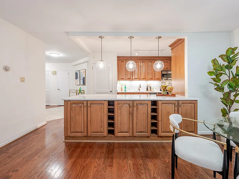 2555 Pennsylvania Ave NW #407 — Photo 3
