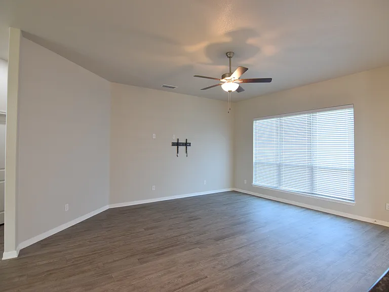 1250 Lakeway Crossing Dr — Photo 10