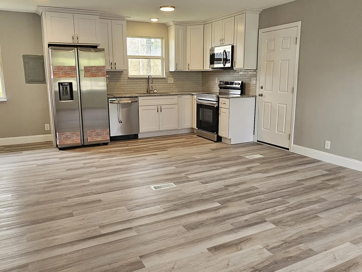 3 bed, 1008 sqft, $1,650 — Photo 3