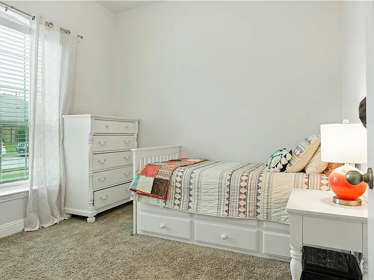 260 Hilltop Dr — Photo 18