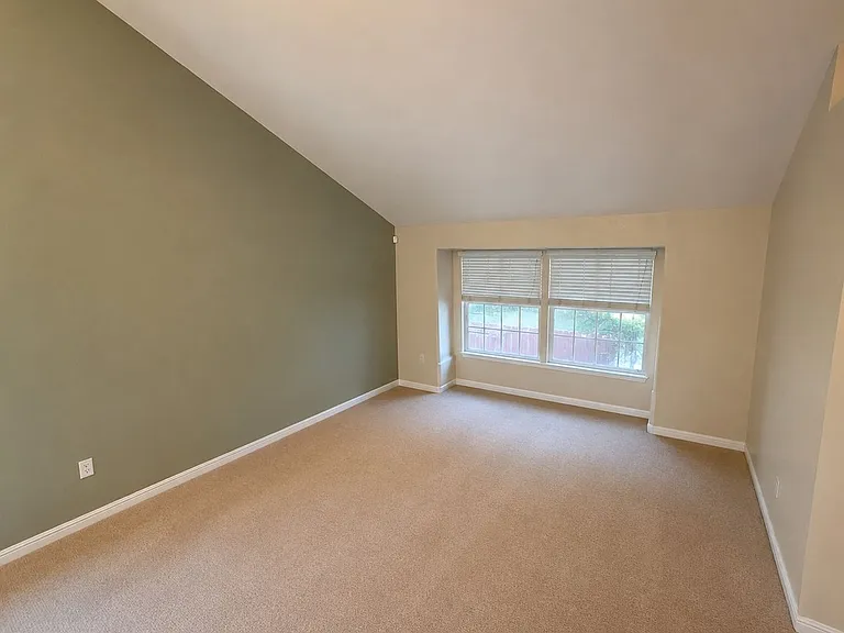 742 Rambleton Dr — Photo 8
