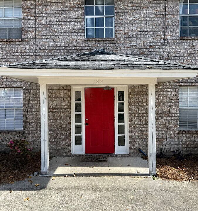 1st image of 122 Woodhouse Ln #D
