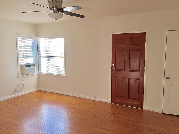 3rd image of 1116 N Griffith Park Dr