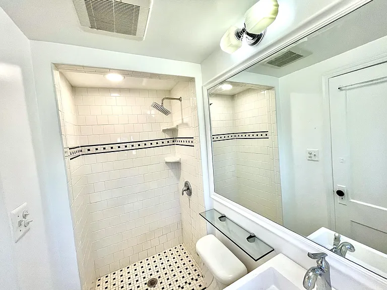 1309 N Glebe Rd — Photo 36
