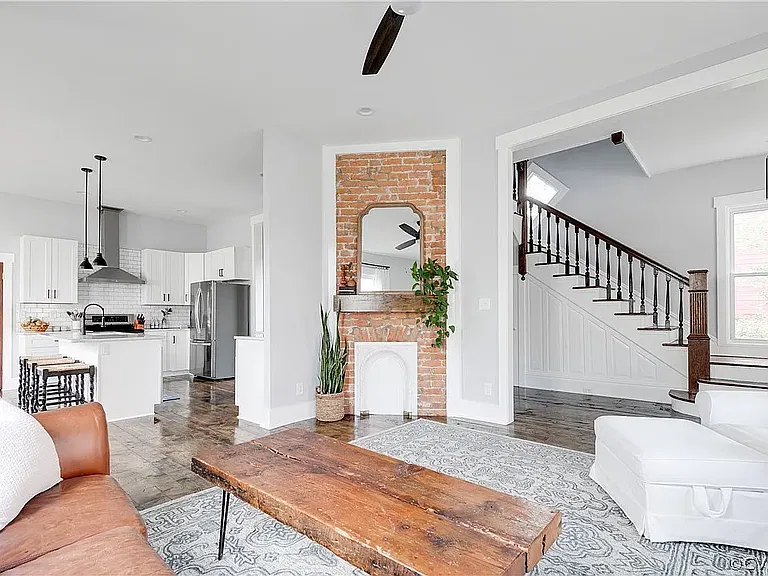 205 Poe St — Photo 14