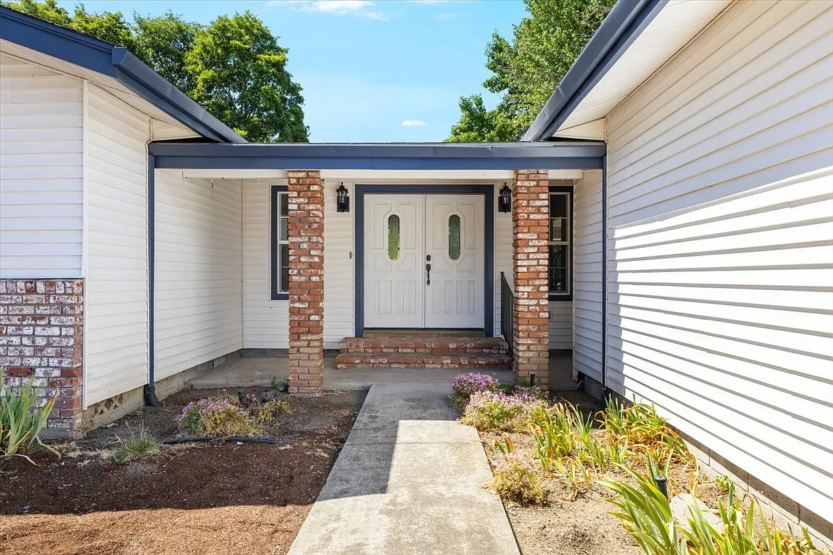 667, ID # 966 South Shasta Avenue - 1 — Photo 4